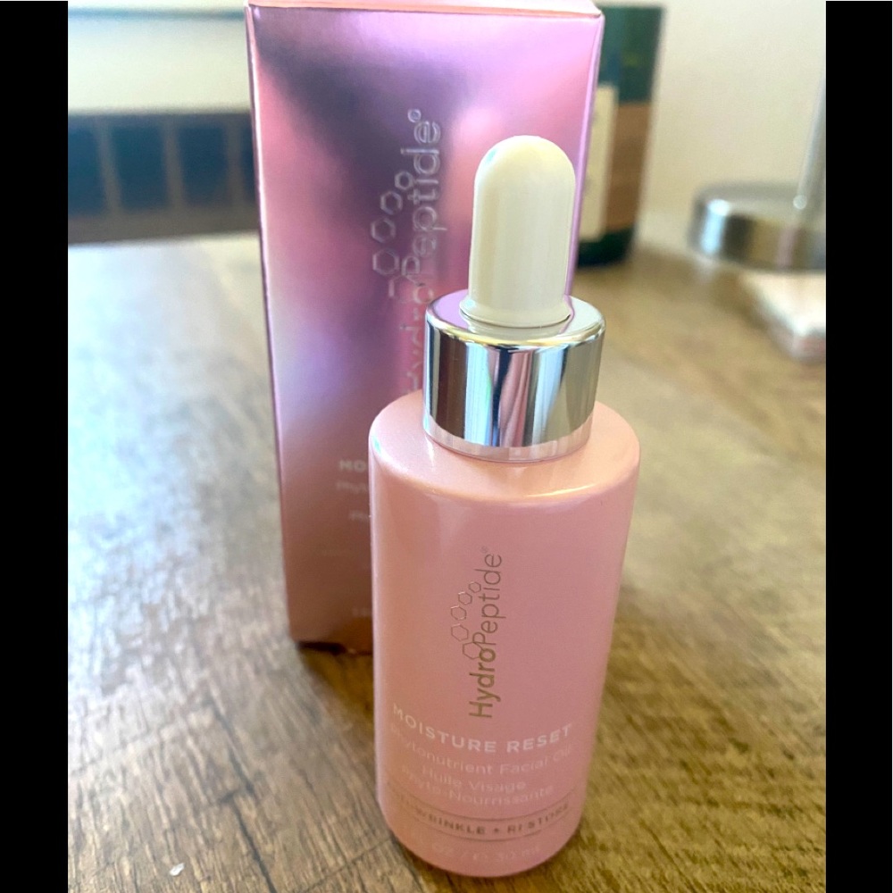 Moisturizing facial oil